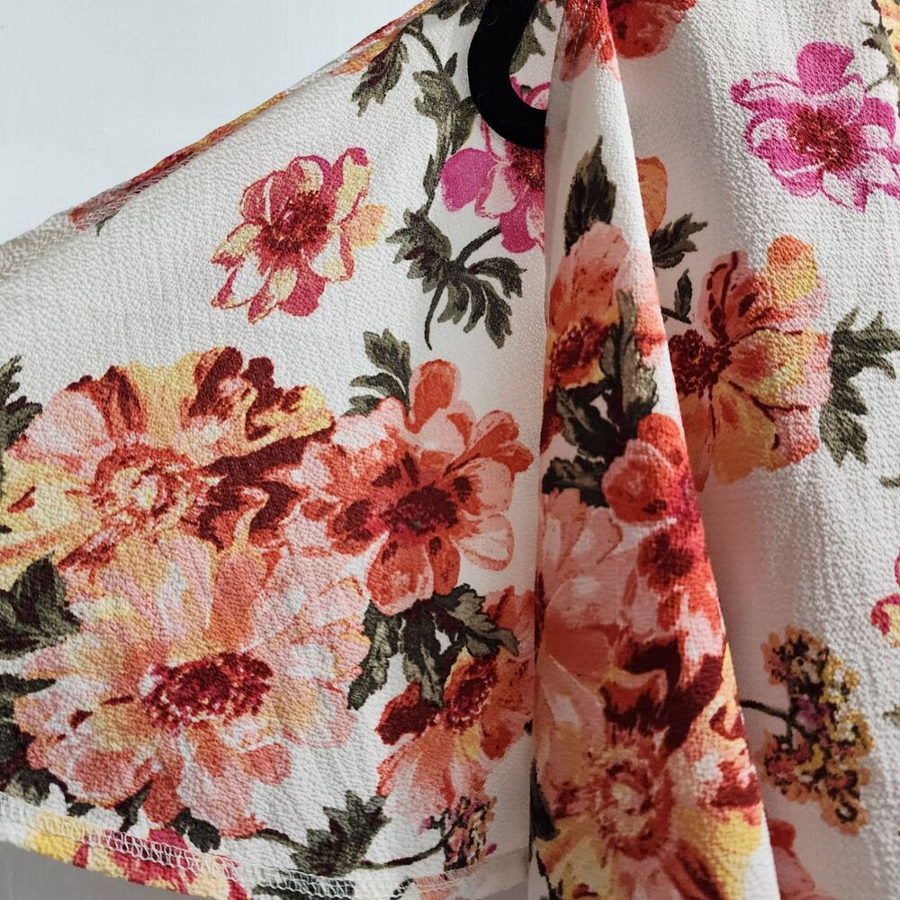 Jealous Tomato Blouse Womens Size Small Blue Wrap Floral Print Tie Waist Boho Ch - Picture 4 of 4